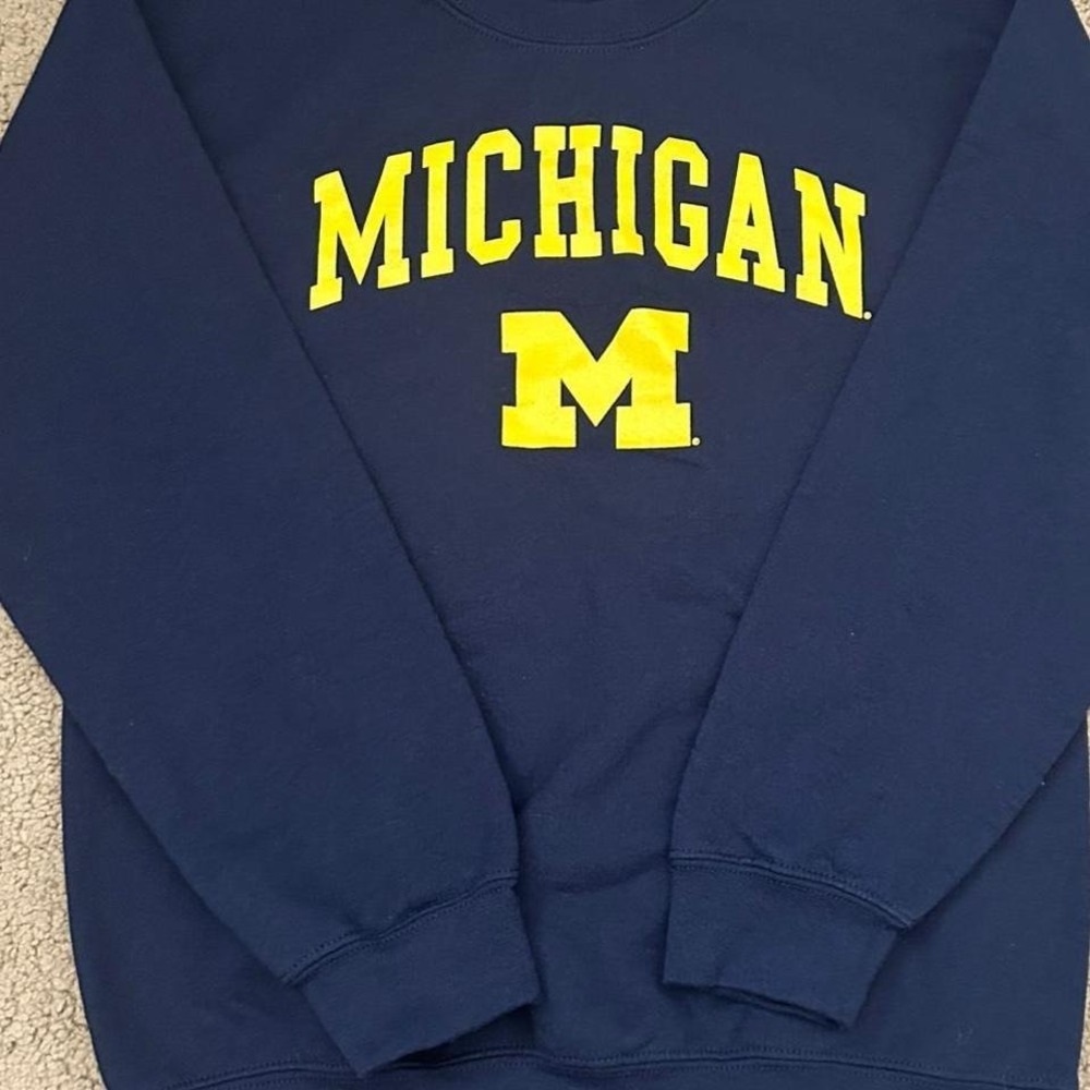 University of Michigan navy blue crewneck sweatshirt Size S